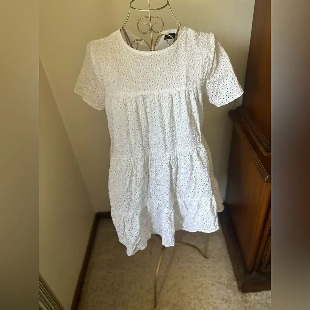 Boohoo Petite Eyelet Short Sleeve Mini Dress Size 2P White